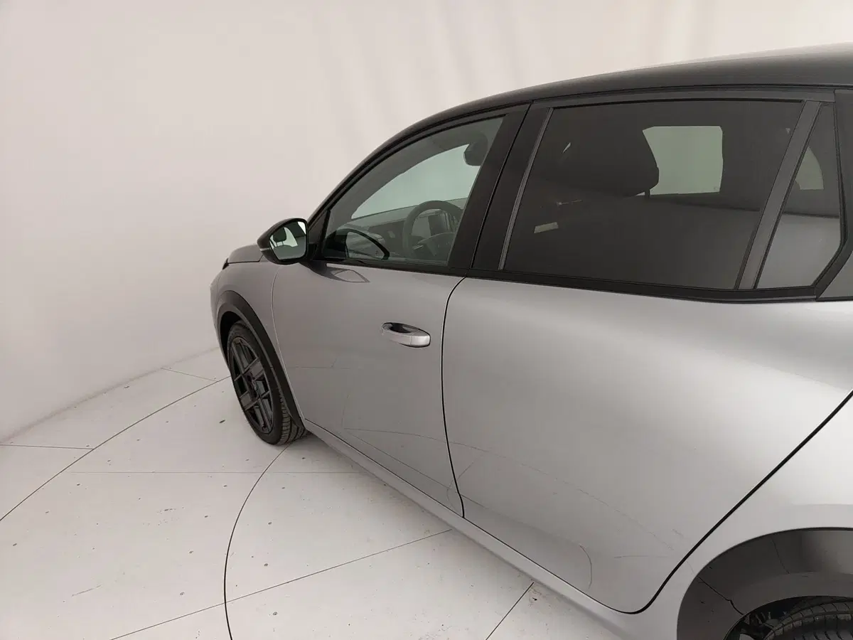 Lancia Ypsilon nuova a Caserta (12)