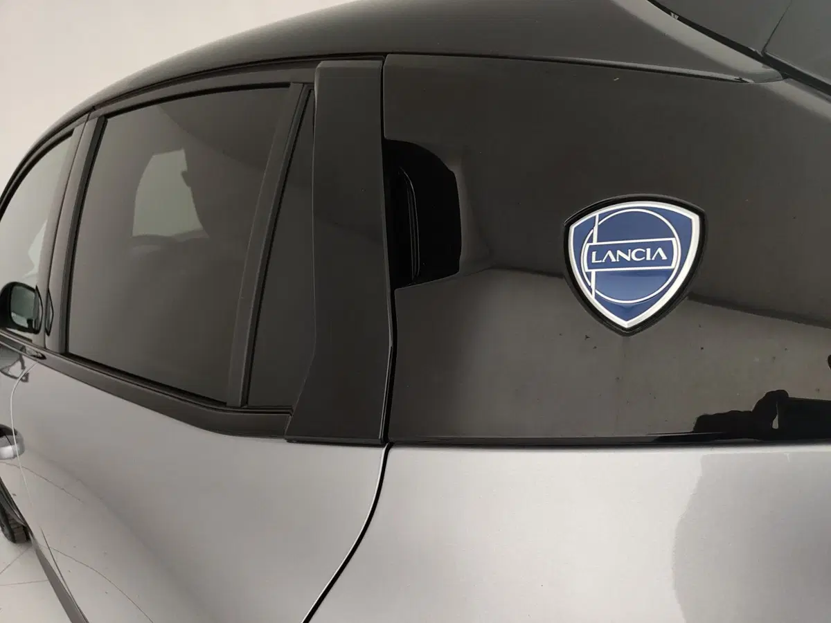 Lancia Ypsilon nuova a Caserta (13)
