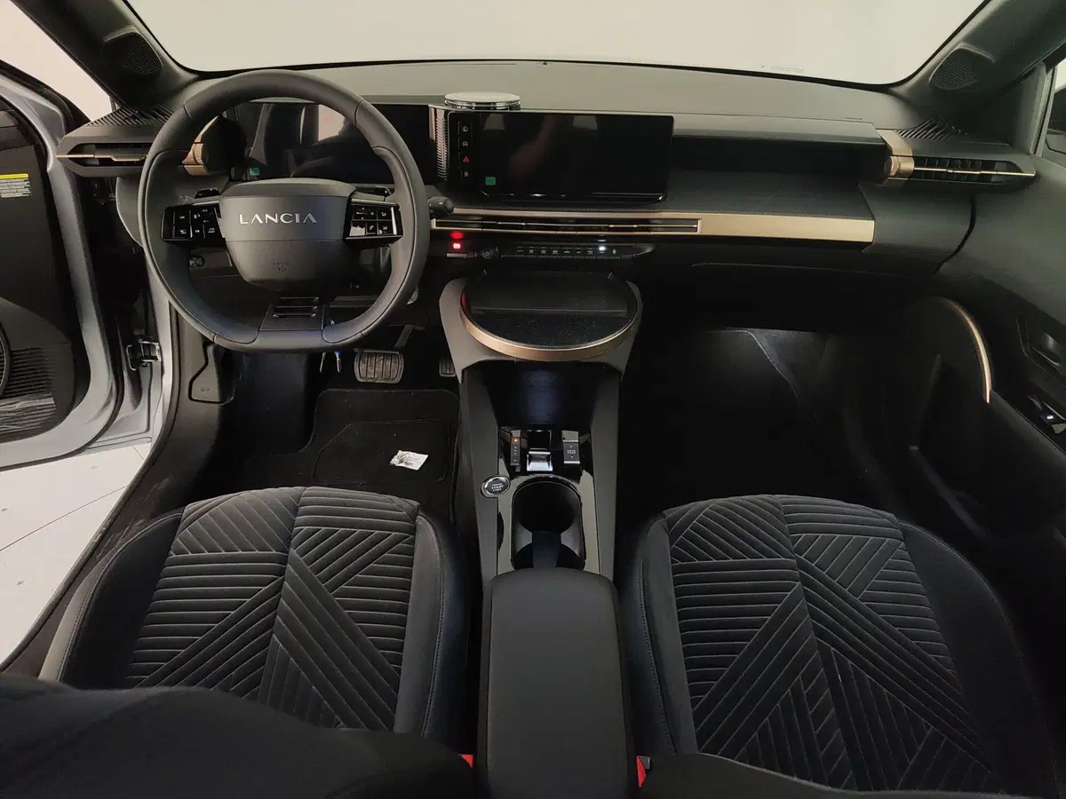 Lancia Ypsilon nuova a Caserta (16)