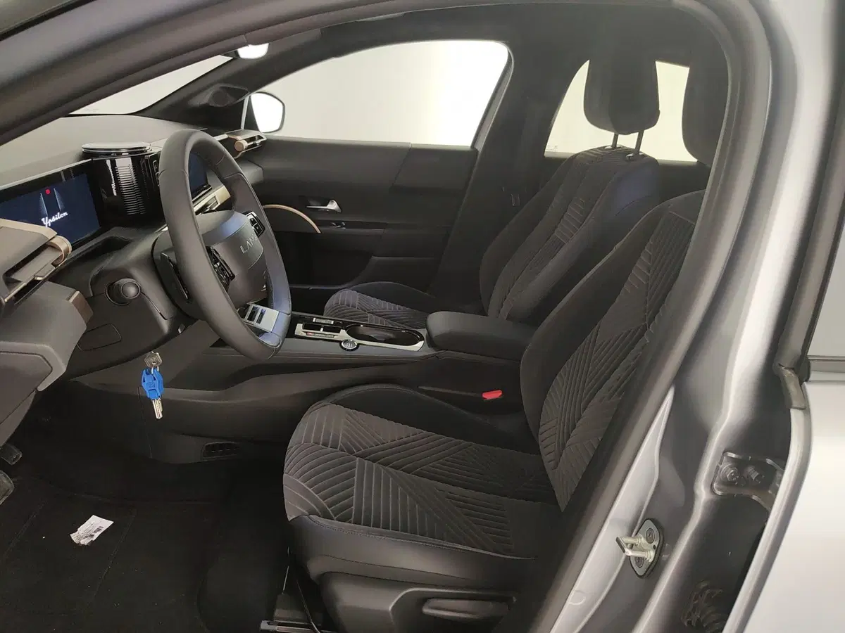 Lancia Ypsilon nuova a Caserta (17)