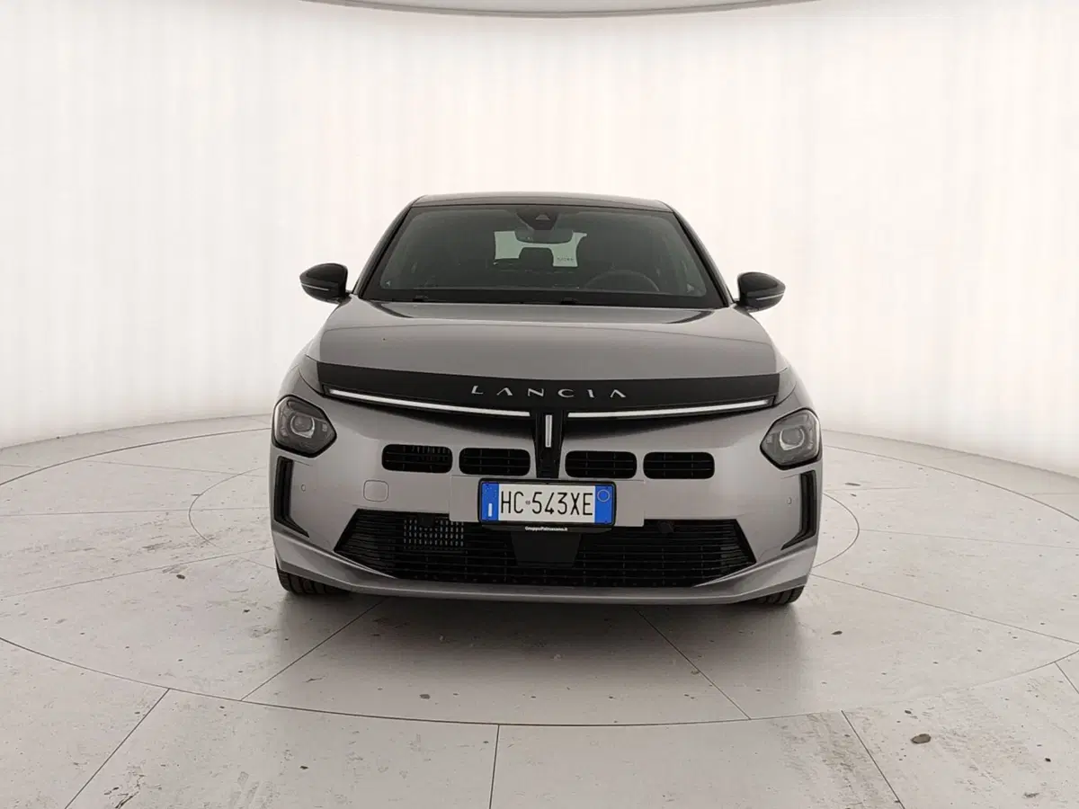 Lancia Ypsilon nuova a Caserta (2)