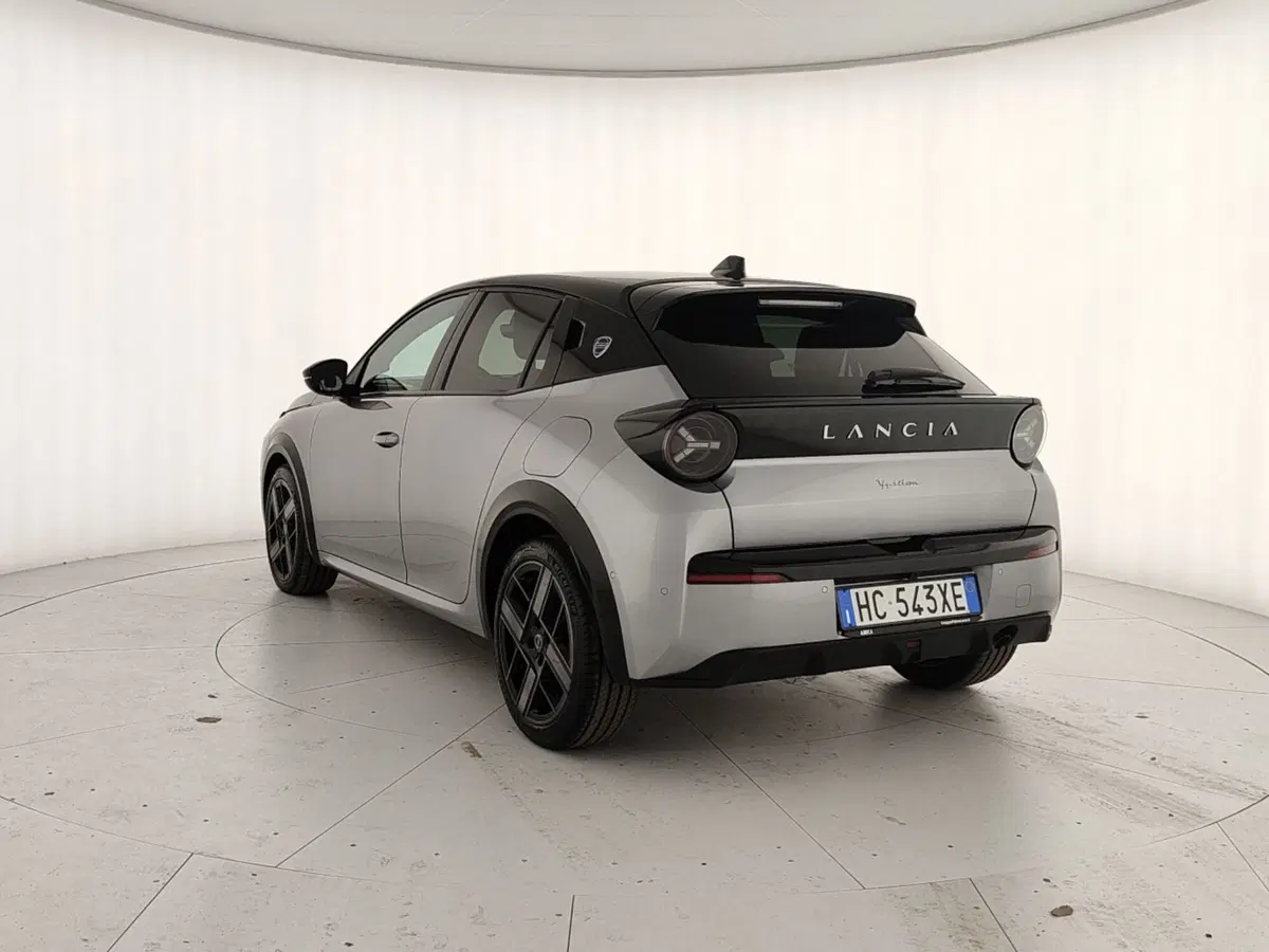 Lancia Ypsilon nuova a Caserta (4)