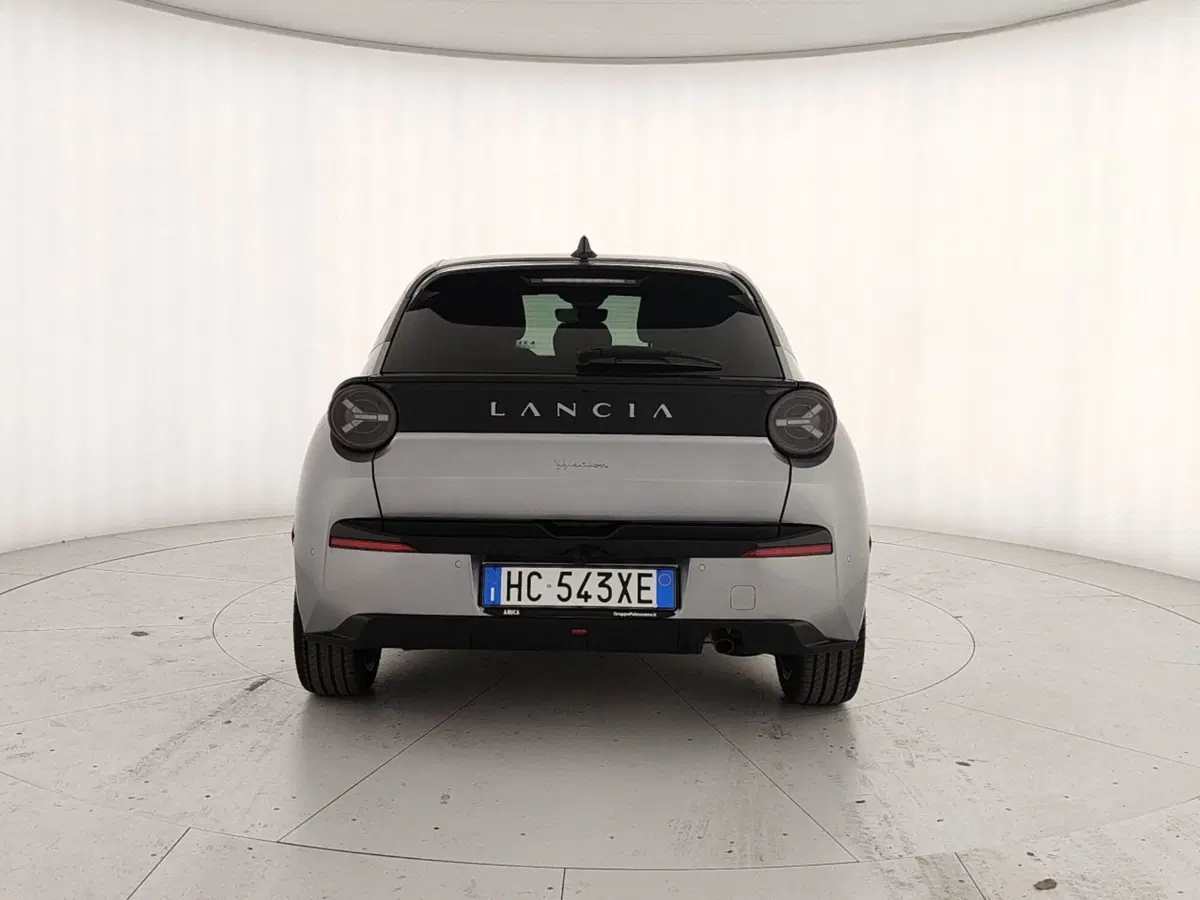Lancia Ypsilon nuova a Caserta (5)