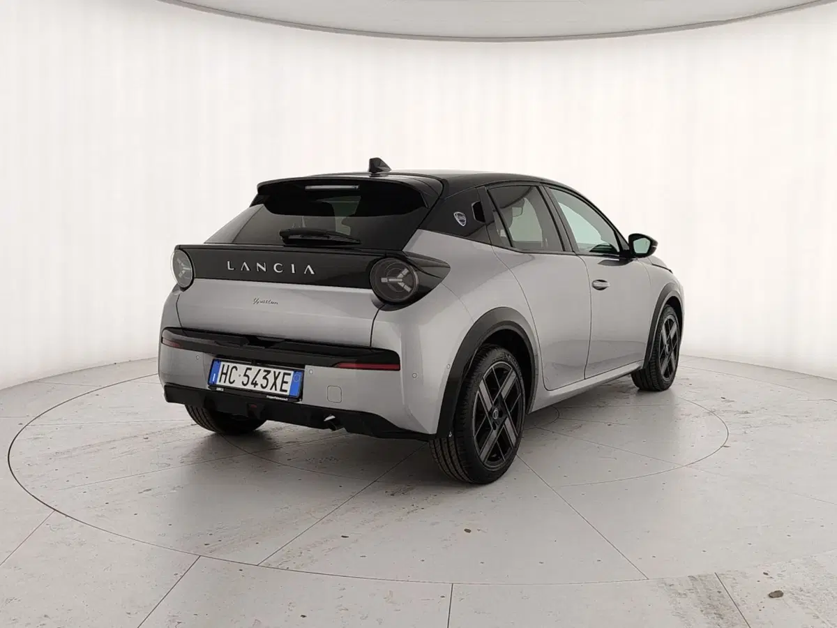 Lancia Ypsilon nuova a Caserta (6)