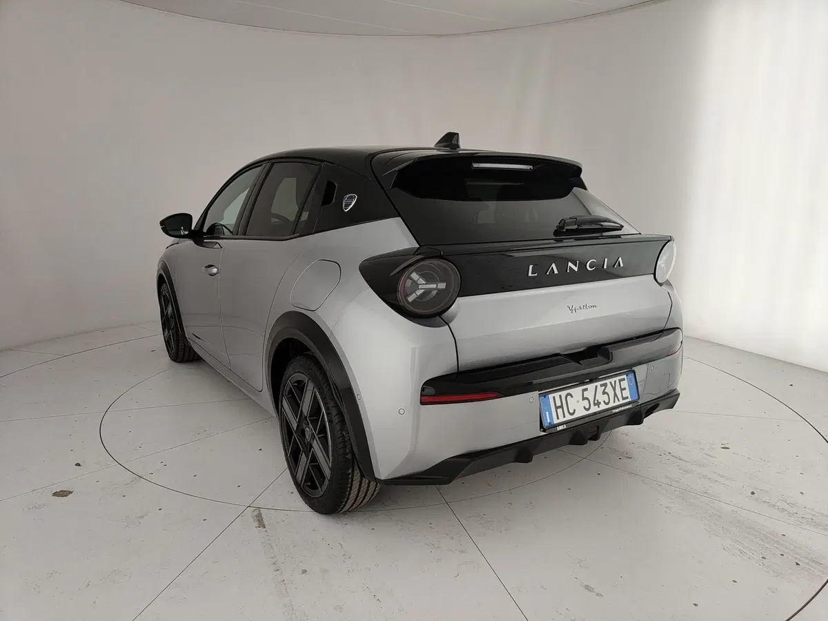 Lancia Ypsilon nuova a Caserta (9)