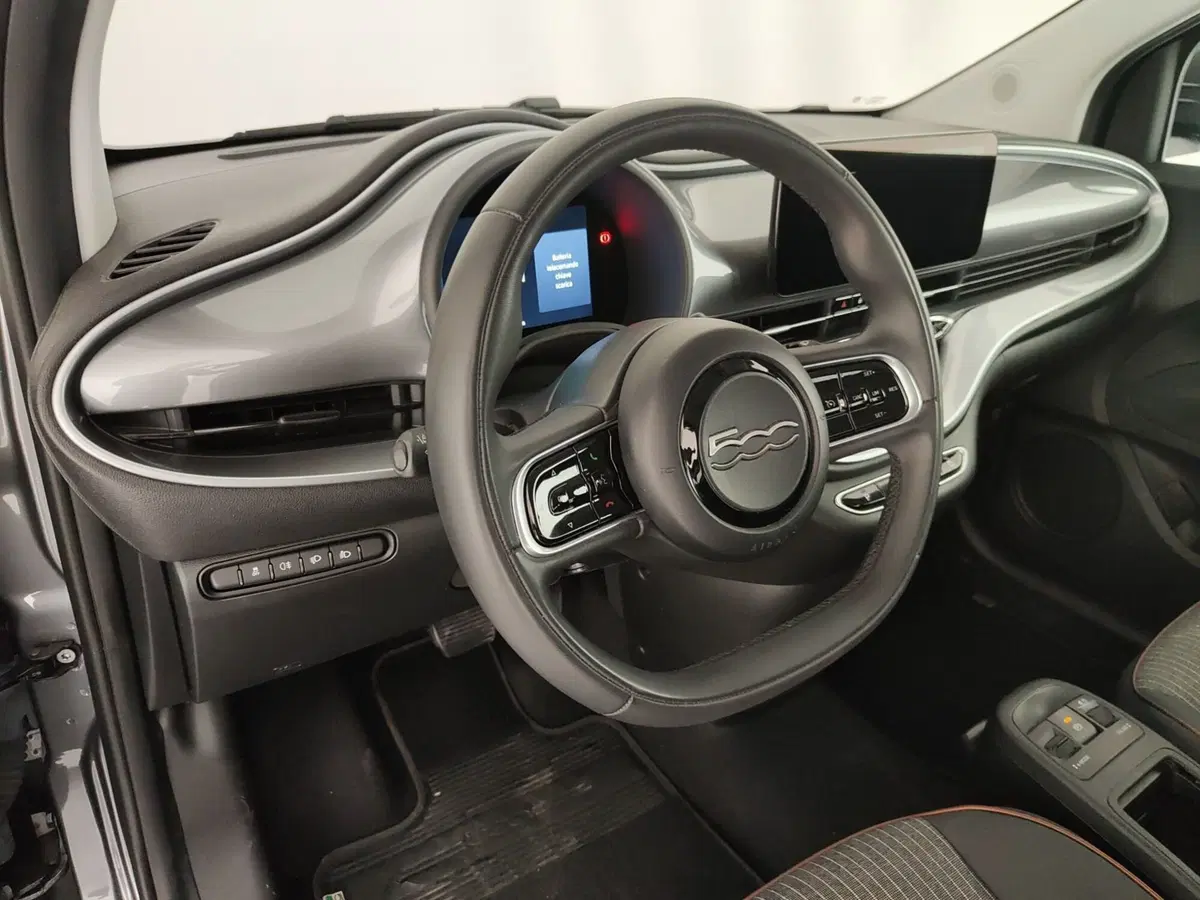 Fiat 500 Cabrio nuova a Caserta (14)