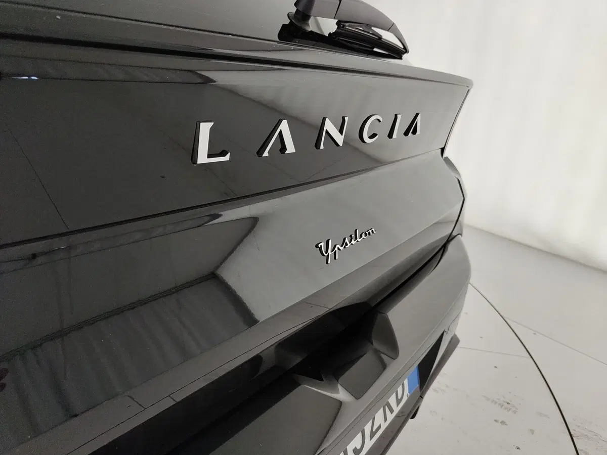 Lancia Ypsilon usata a Caserta (10)