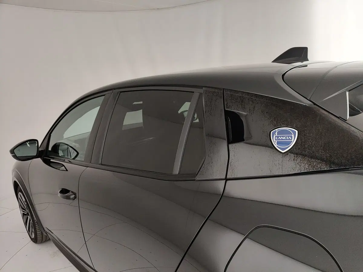Lancia Ypsilon usata a Caserta (12)