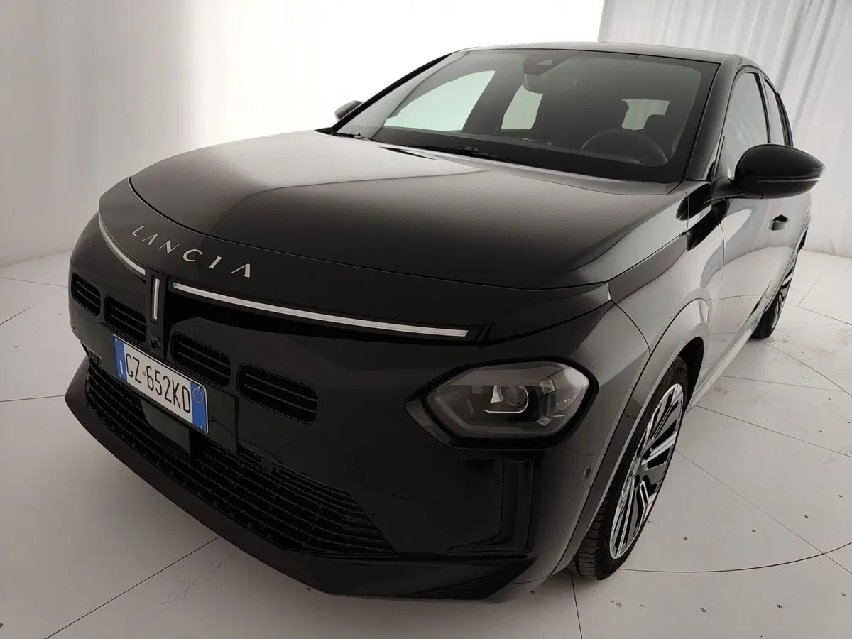 Lancia Ypsilon usata a Caserta (14)