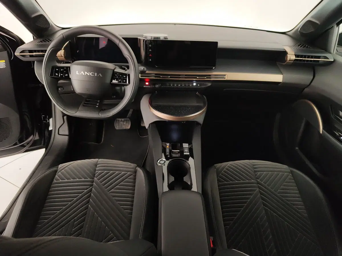 Lancia Ypsilon usata a Caserta (16)