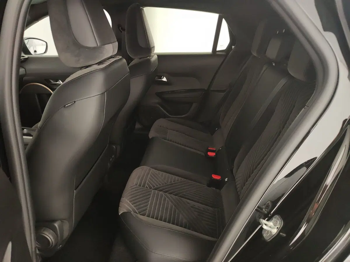 Lancia Ypsilon usata a Caserta (19)