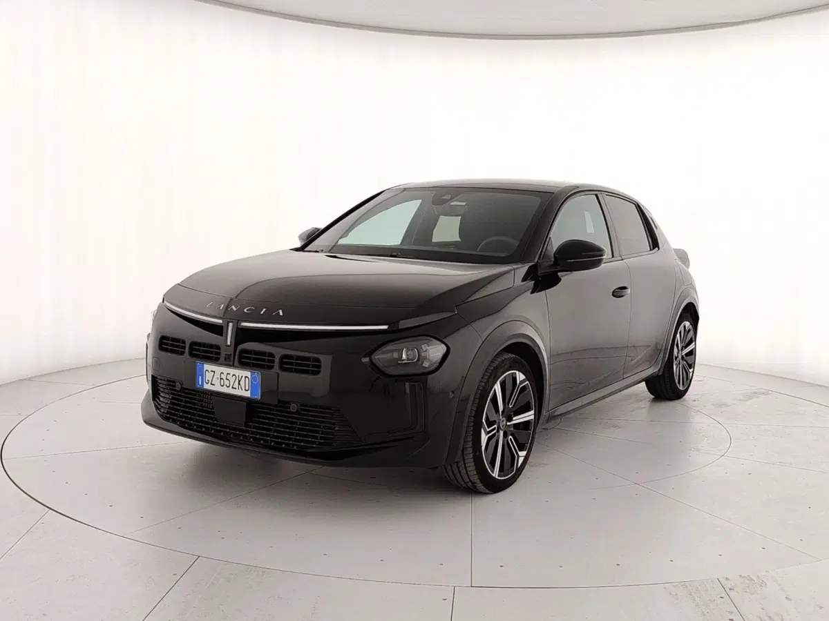 Lancia Ypsilon usata a Caserta (3)