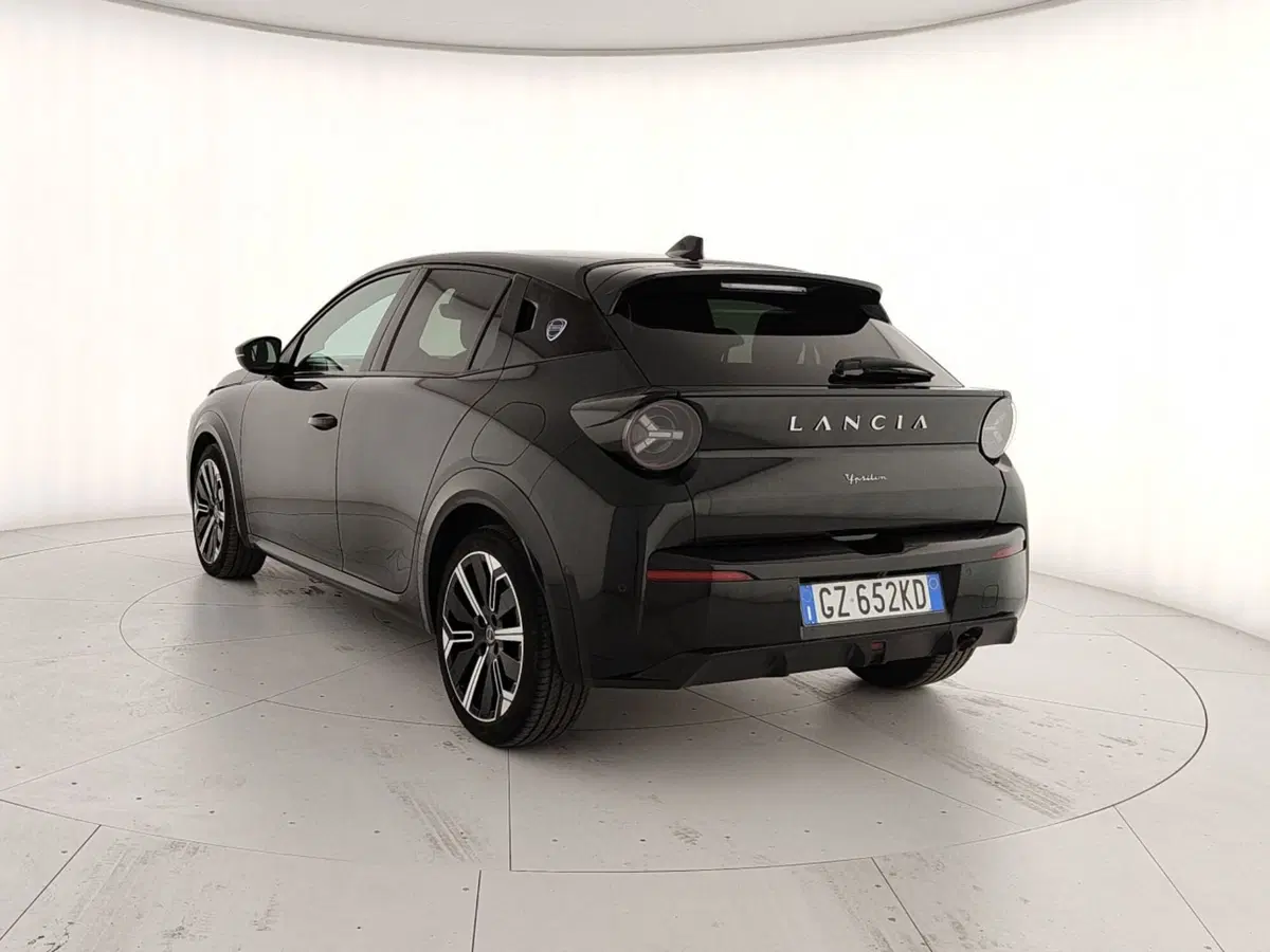 Lancia Ypsilon usata a Caserta (4)