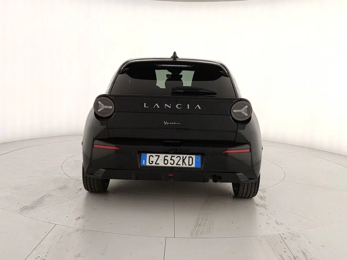 Lancia Ypsilon usata a Caserta (5)