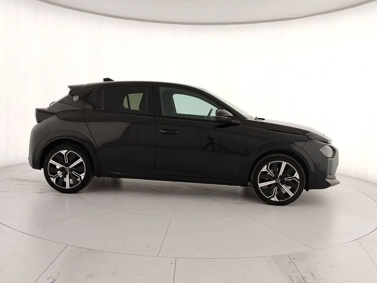 Lancia Ypsilon usata a Caserta (7)