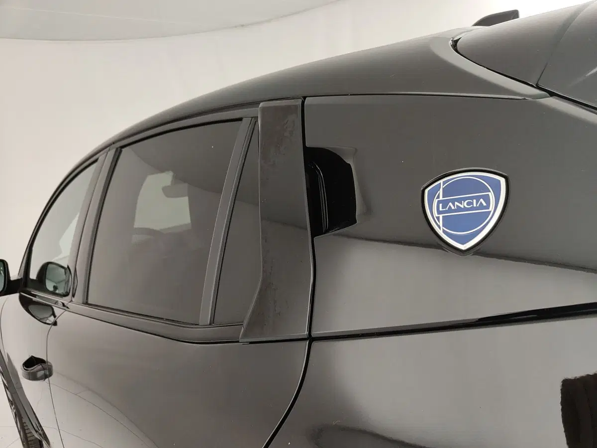 Lancia Ypsilon usata a Caserta (13)