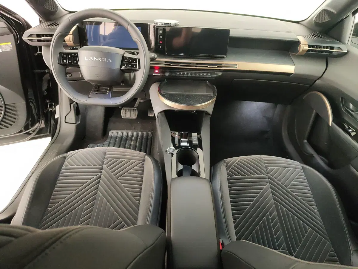 Lancia Ypsilon usata a Caserta (16)