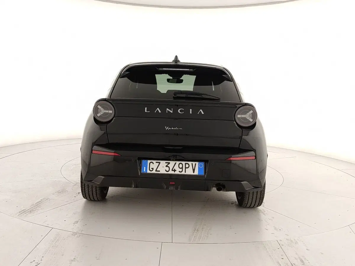 Lancia Ypsilon usata a Caserta (5)