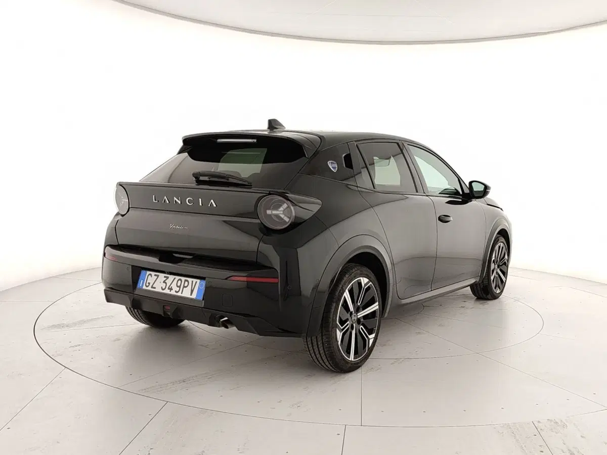 Lancia Ypsilon usata a Caserta (6)