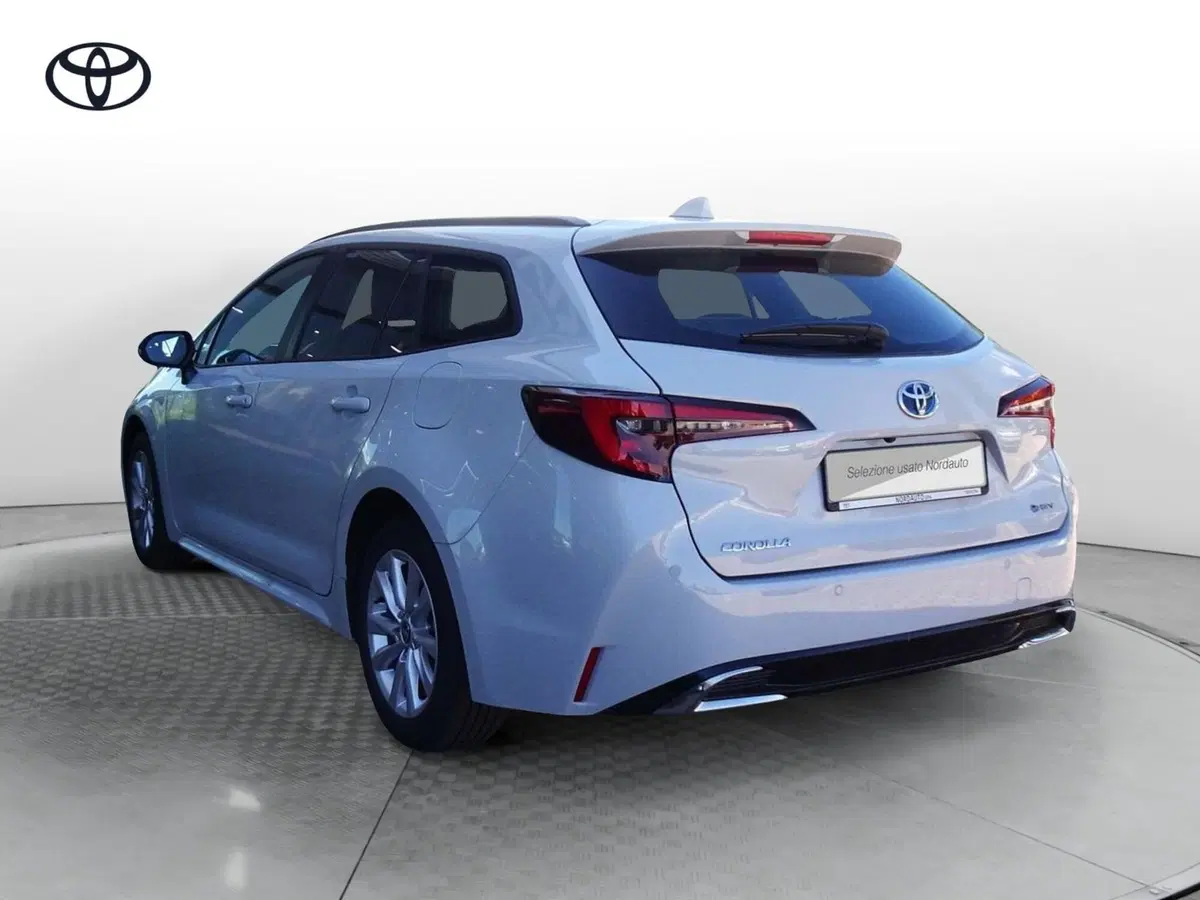Toyota Corolla Touring Sports nuova a Treviso (3)