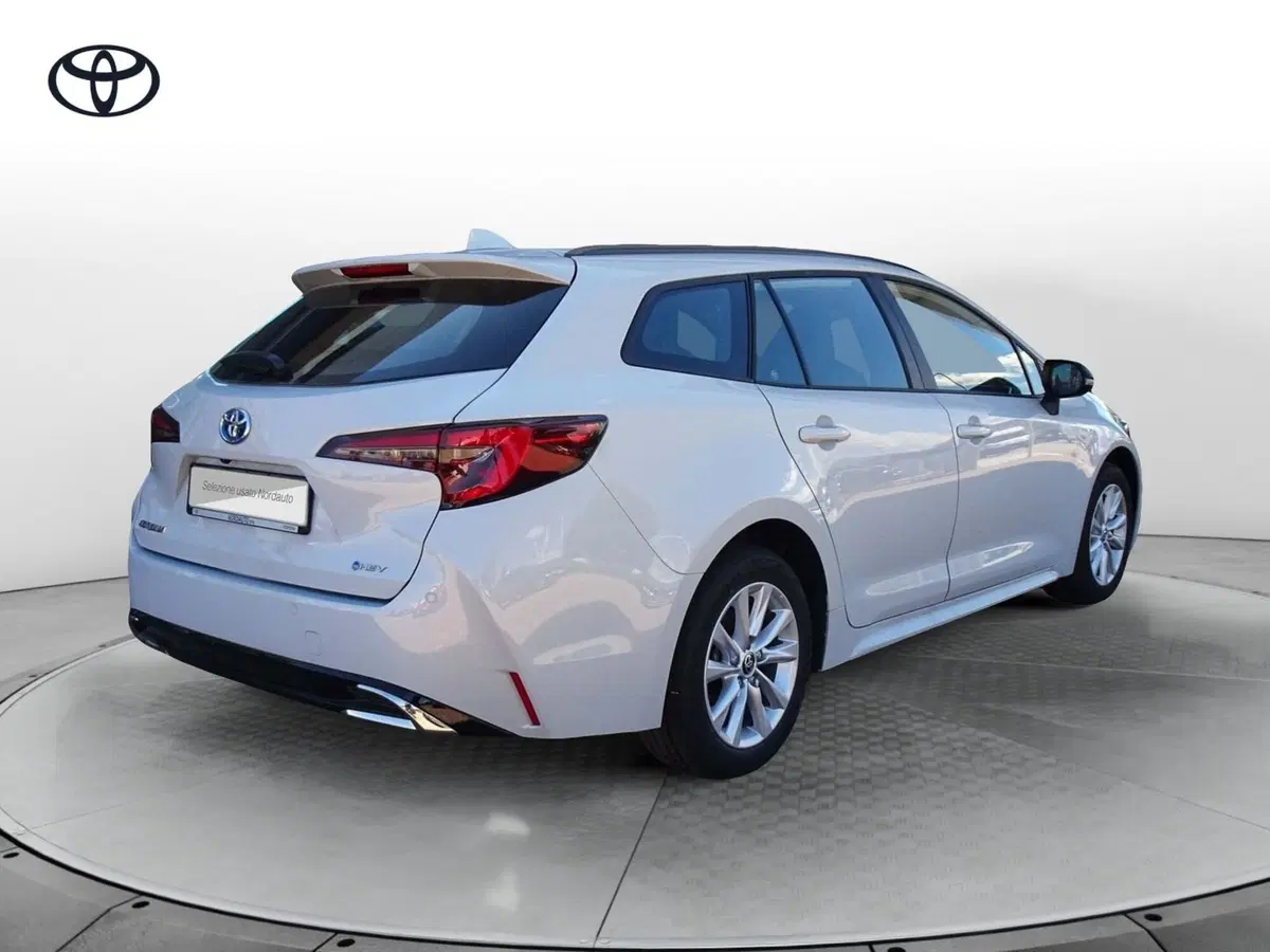 Toyota Corolla Touring Sports nuova a Treviso (4)