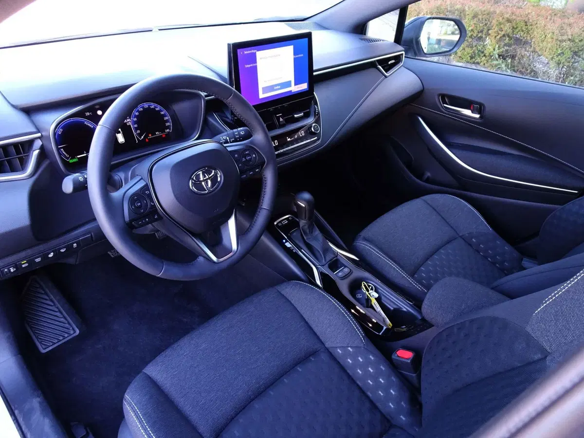 Toyota Corolla Touring Sports nuova a Treviso (7)
