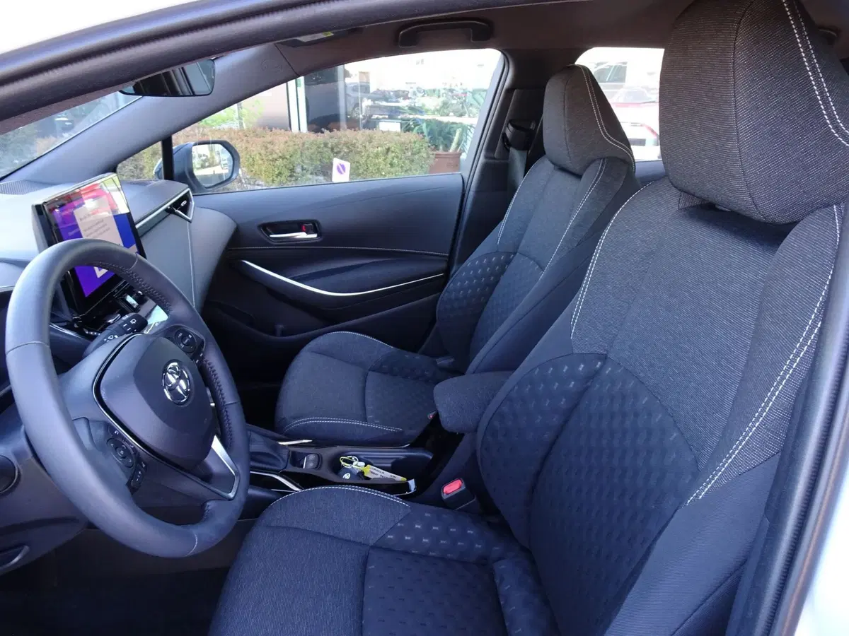Toyota Corolla Touring Sports nuova a Treviso (8)