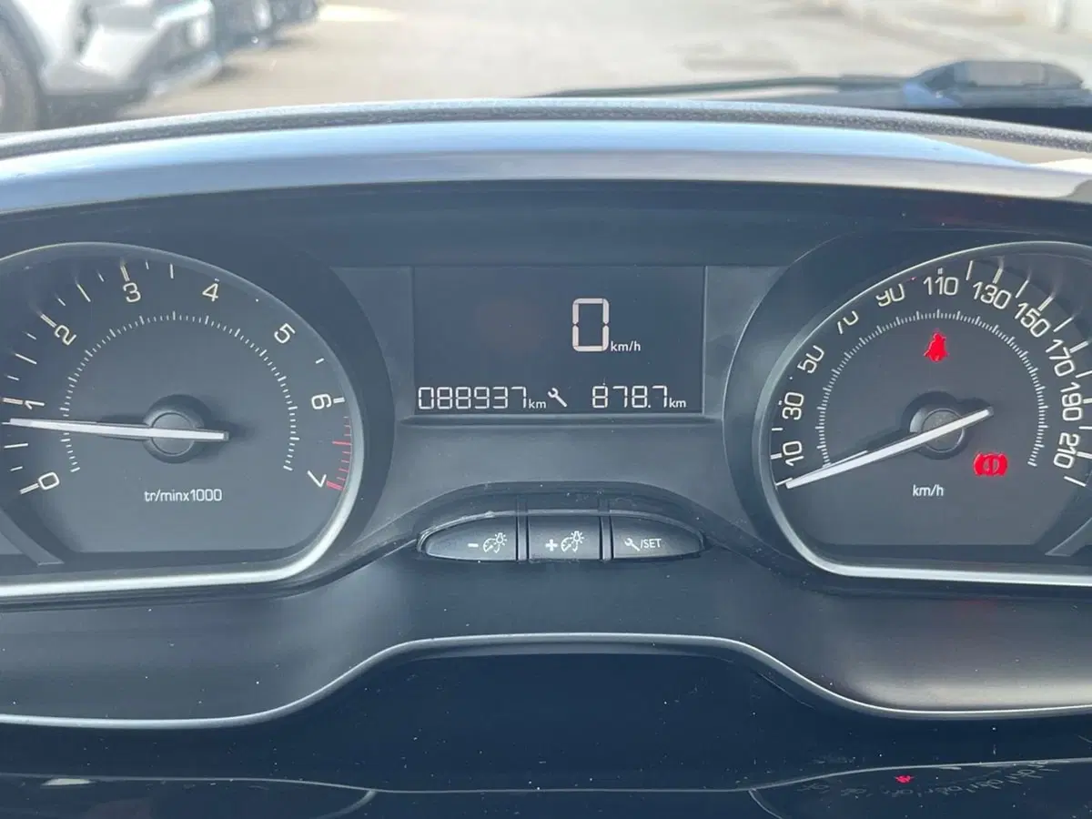 Peugeot 208 usata a Ragusa (8)