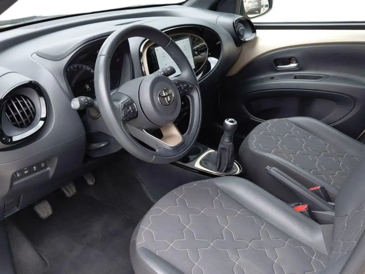Toyota Aygo X usata a Cagliari (8)
