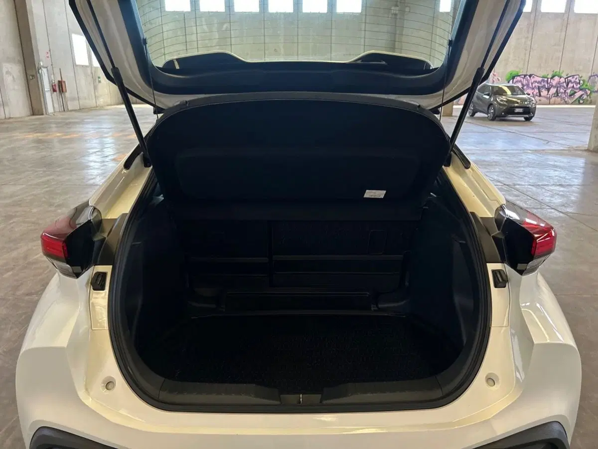 Toyota Toyota C-HR usata a Milano (5)