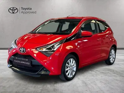 Toyota Aygo 1.0 VVT-i 72 CV 5 porte x-play del 2019 usata a Milano