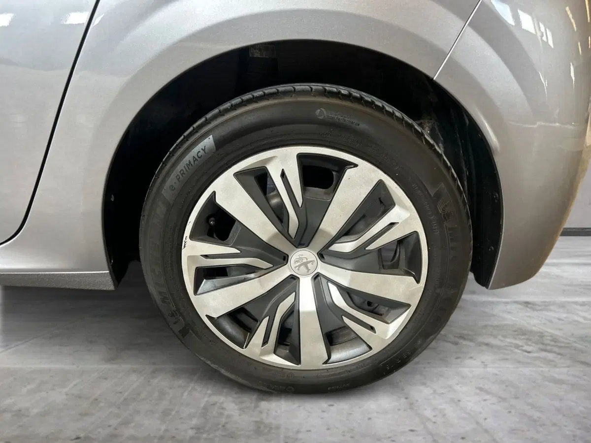 Peugeot 208 usata a Milano (11)
