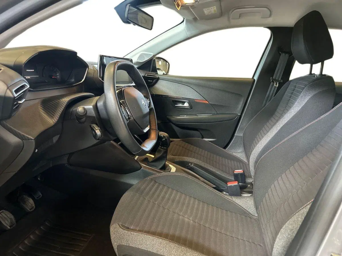Peugeot 208 usata a Milano (6)