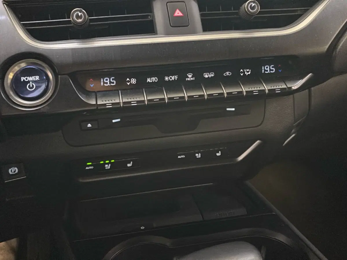 Lexus UX usata a Bologna (16)