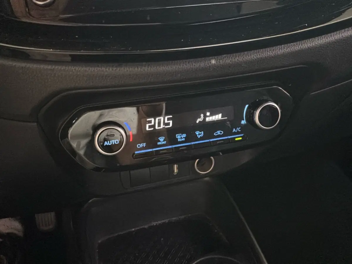 Toyota Aygo X usata a Bologna (11)