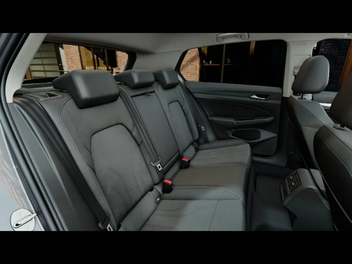 Volkswagen Golf nuova a Firenze (9)