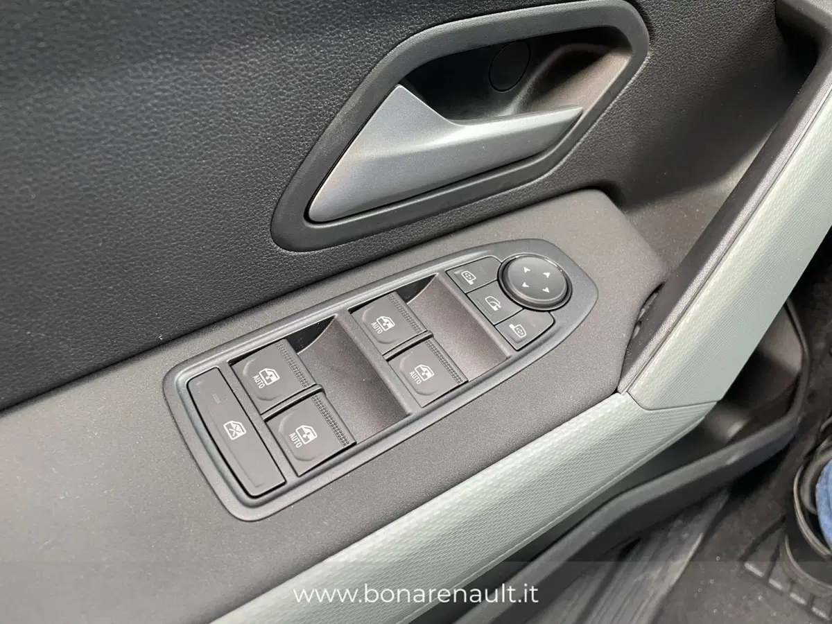 Dacia Duster nuova a Monza e Brianza (11)