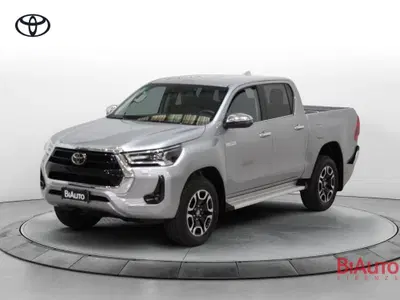 Toyota Hilux 2.8 d-4d 48V double cab Executive auto nuova a Sesto Fiorentino