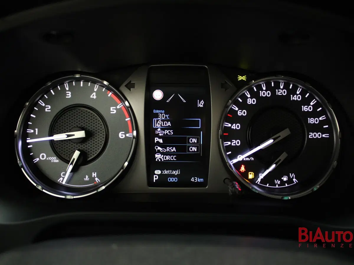 Toyota Hilux nuova a Firenze (11)