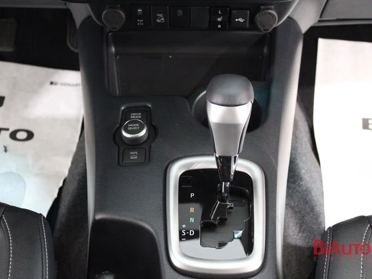 Toyota Hilux nuova a Firenze (16)