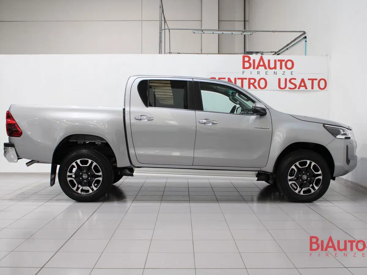 Toyota Hilux nuova a Firenze (18)