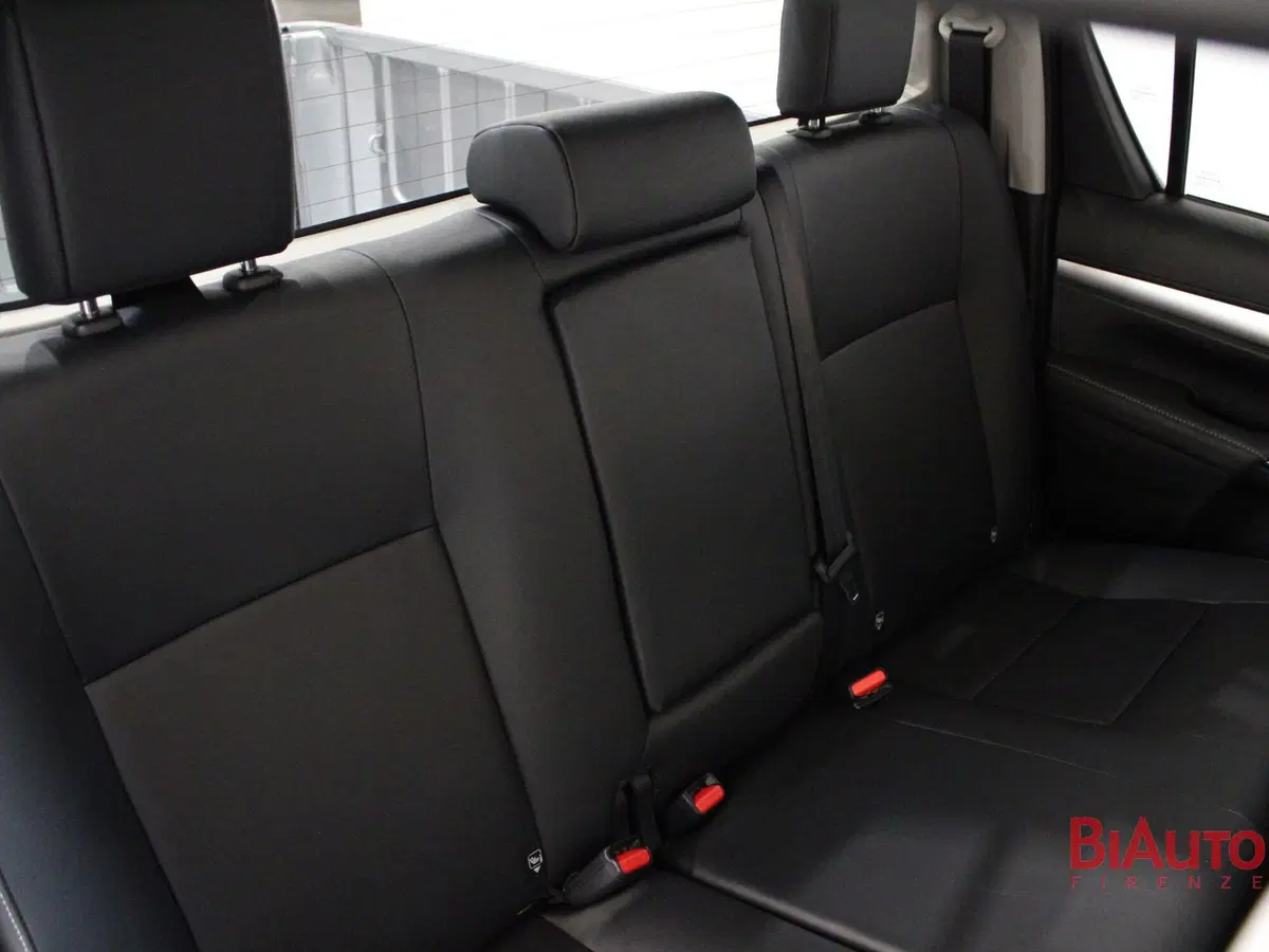 Toyota Hilux nuova a Firenze (7)