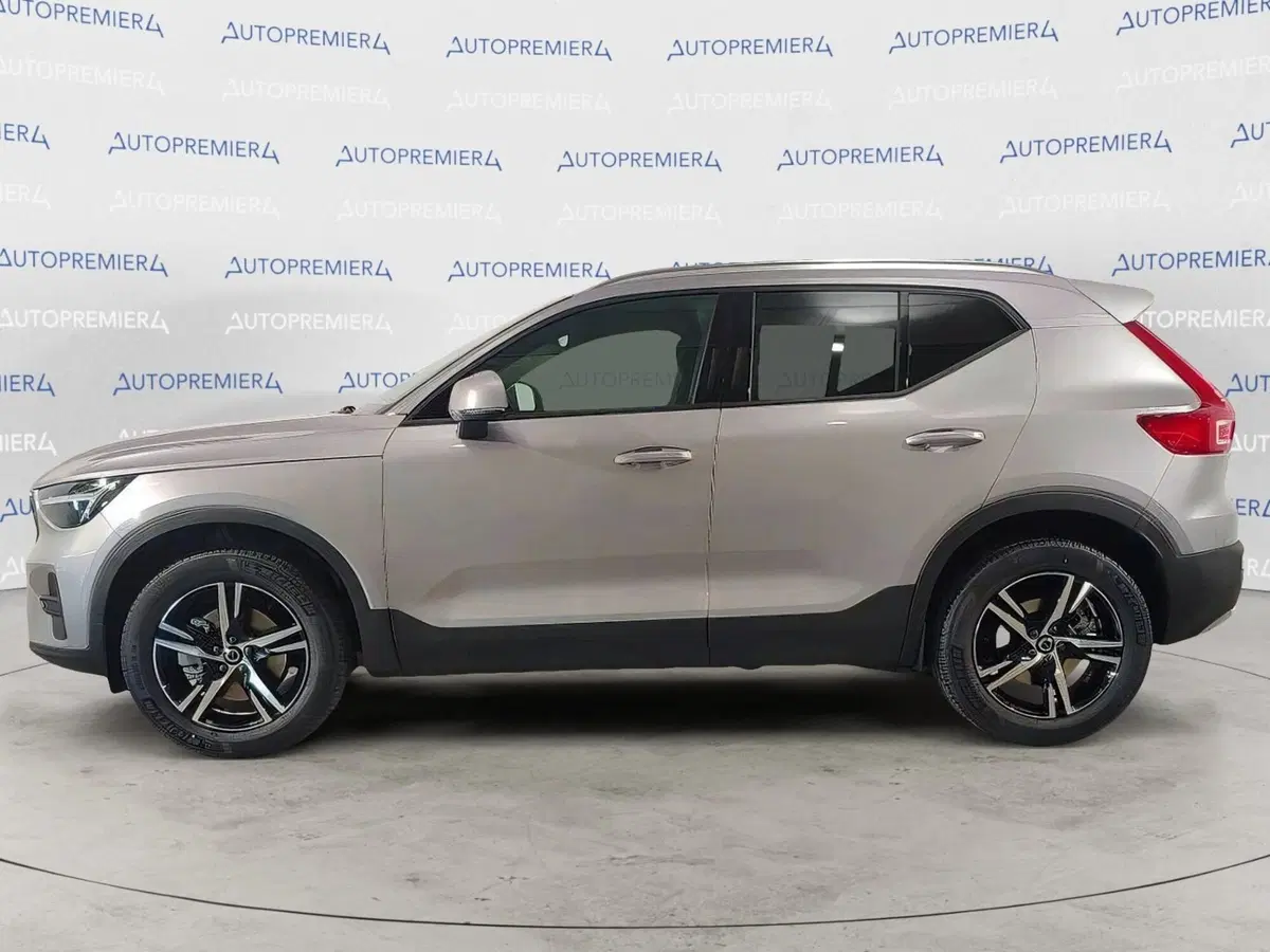 Volvo XC40 nuova a Como (3)