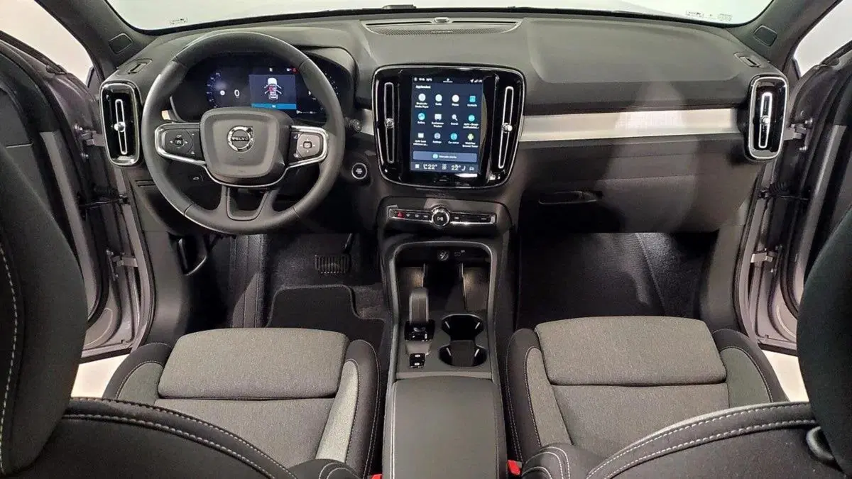 Volvo XC40 nuova a Como (5)