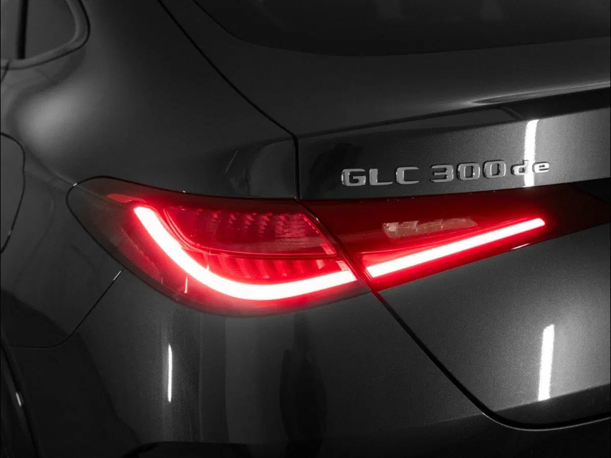 Mercedes-Benz GLC nuova a Macerata (8)