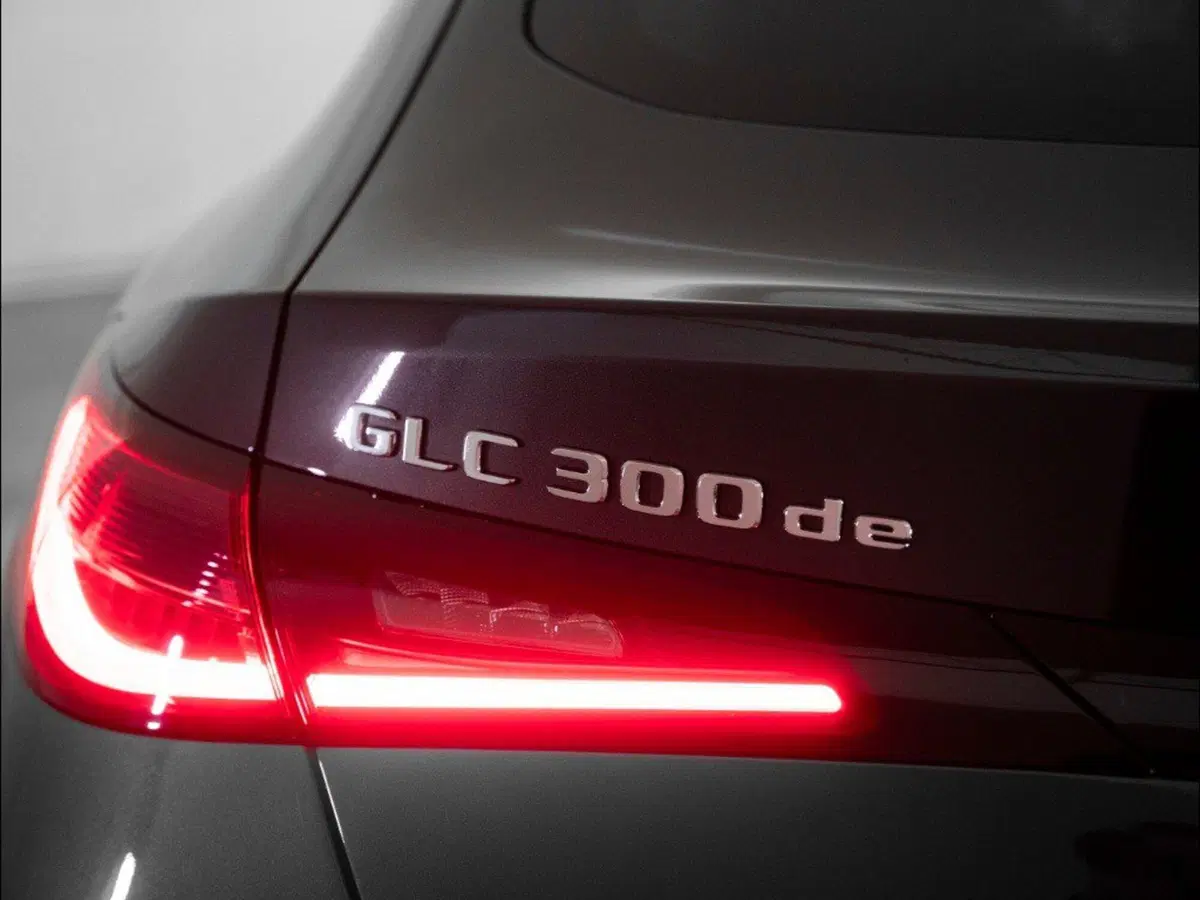 Mercedes-Benz GLC nuova a Macerata (9)