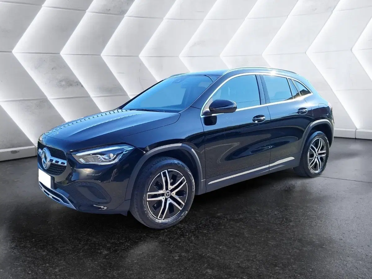Mercedes-Benz GLA SUV usata a Salerno
