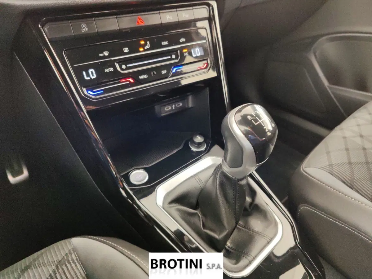 Volkswagen T-Roc usata a Massa-Carrara (11)
