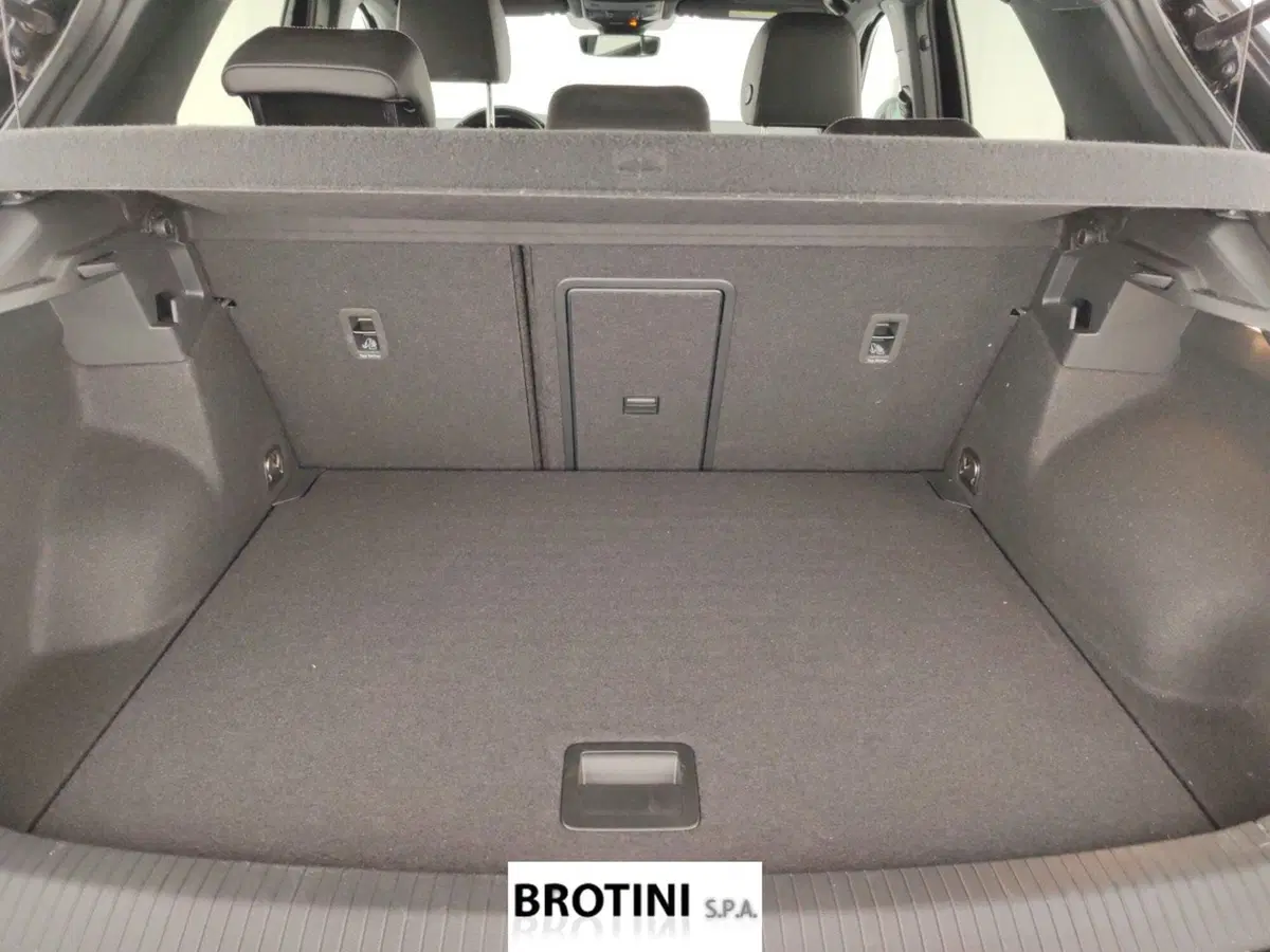 Volkswagen T-Roc usata a Massa-Carrara (15)