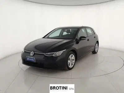 Volkswagen Golf 2.0 TDI DSG SCR Life del 2021 usata a Massa